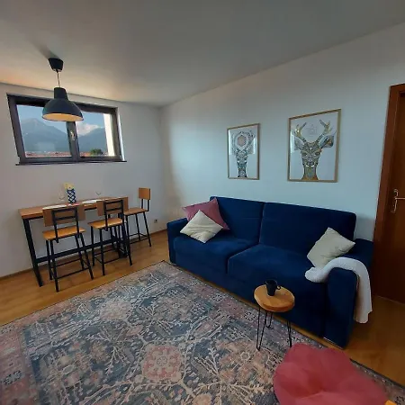 1-bdr Flat With Stunning Mountain View Apartment *