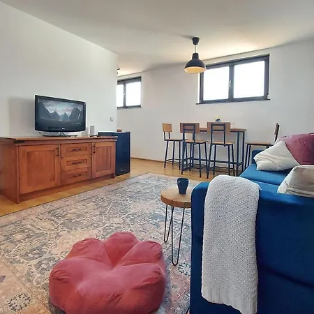 1-bdr Flat With Stunning Mountain View Apartment