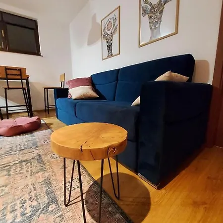 1-bdr Flat With Stunning Mountain View Apartment